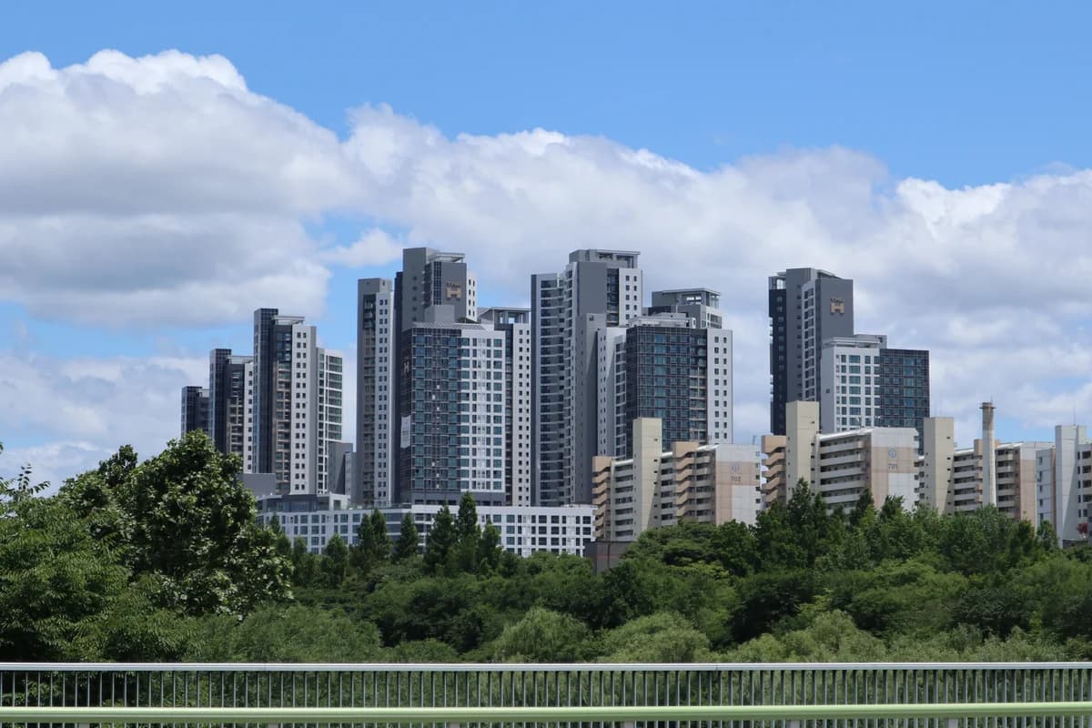 Republic of Apartments: Why Koreans Live in Identical Towers — On Purpose