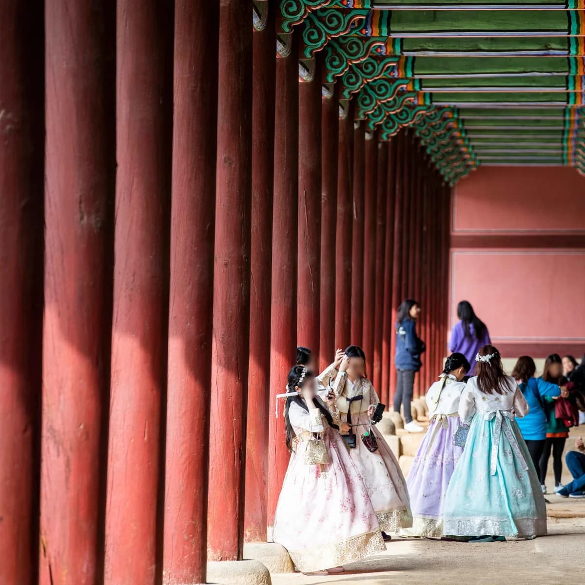 Hanbok at the Palace, Honestly: The First-Timer's Guide to the Gyeongbokgung Experience (2026)