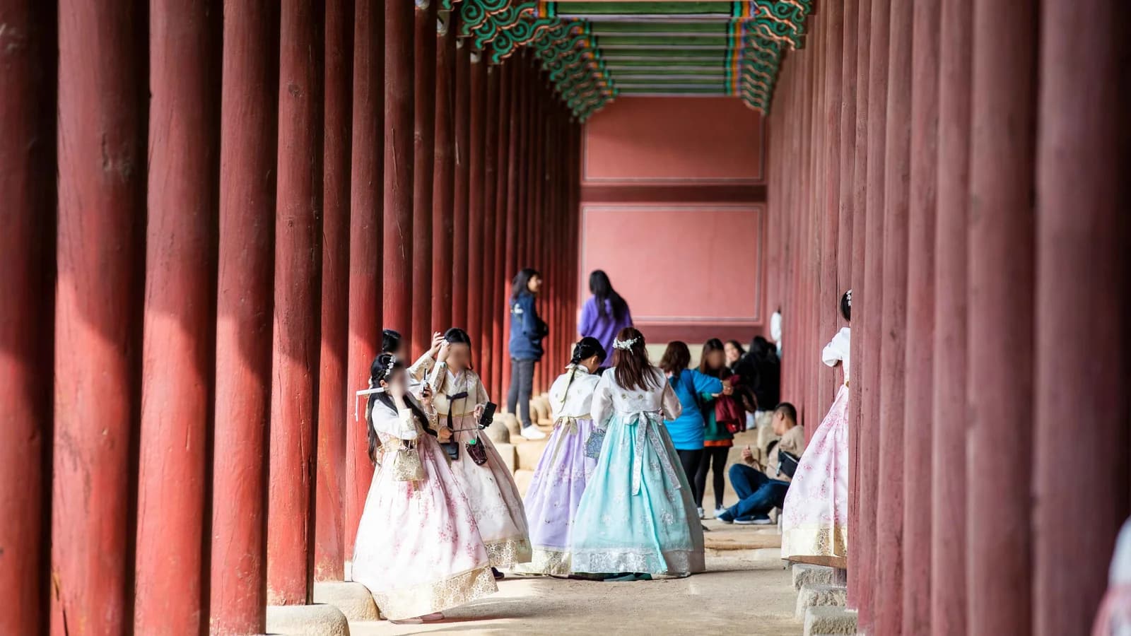 Hanbok at the Palace, Honestly: The First-Timer's Guide to the Gyeongbokgung Experience (2026)