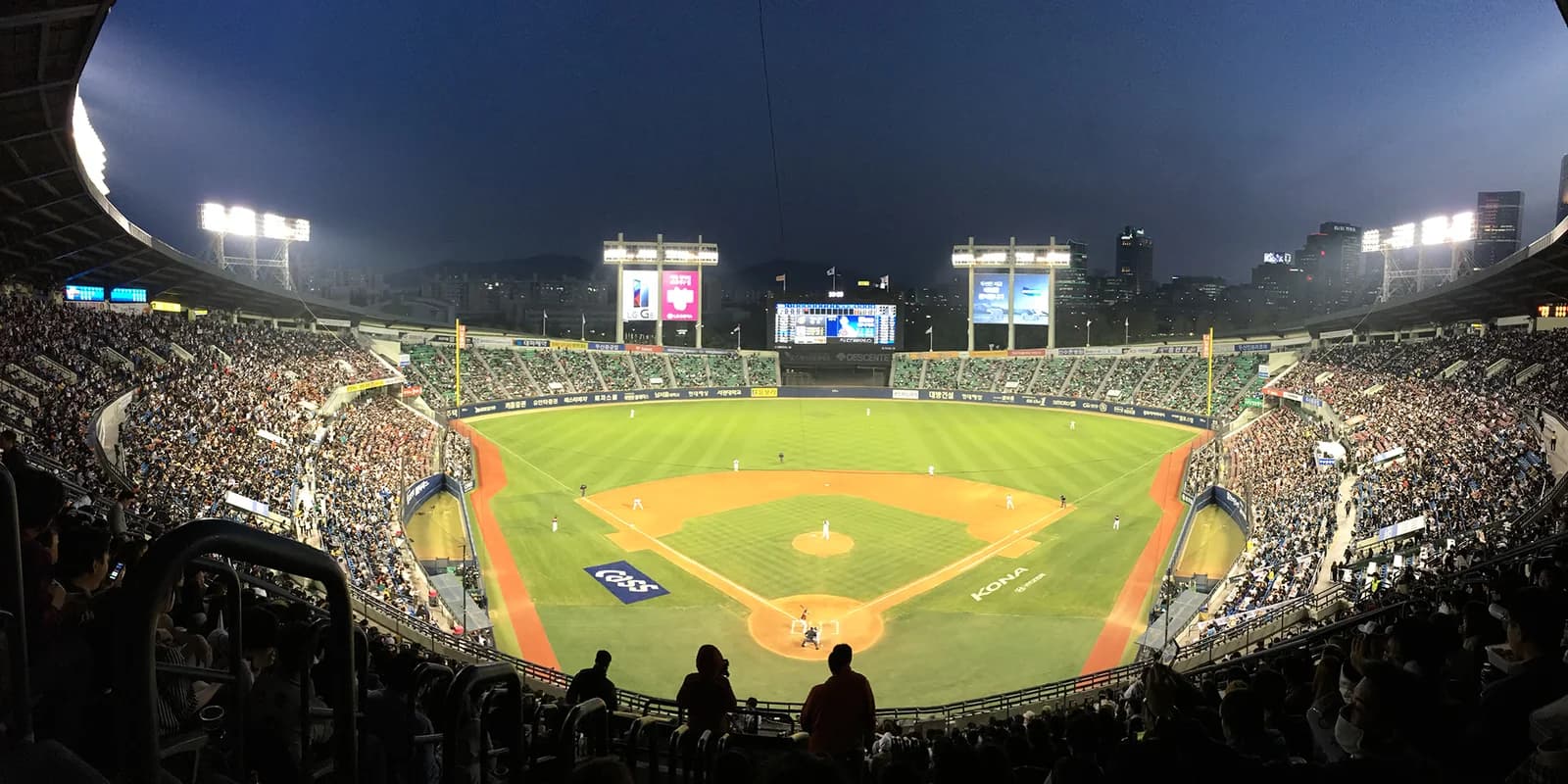 The Lights Went Out at Jamsil on Monday Night. Korea's Most Famous Ballpark Isn't Quite Finished Yet