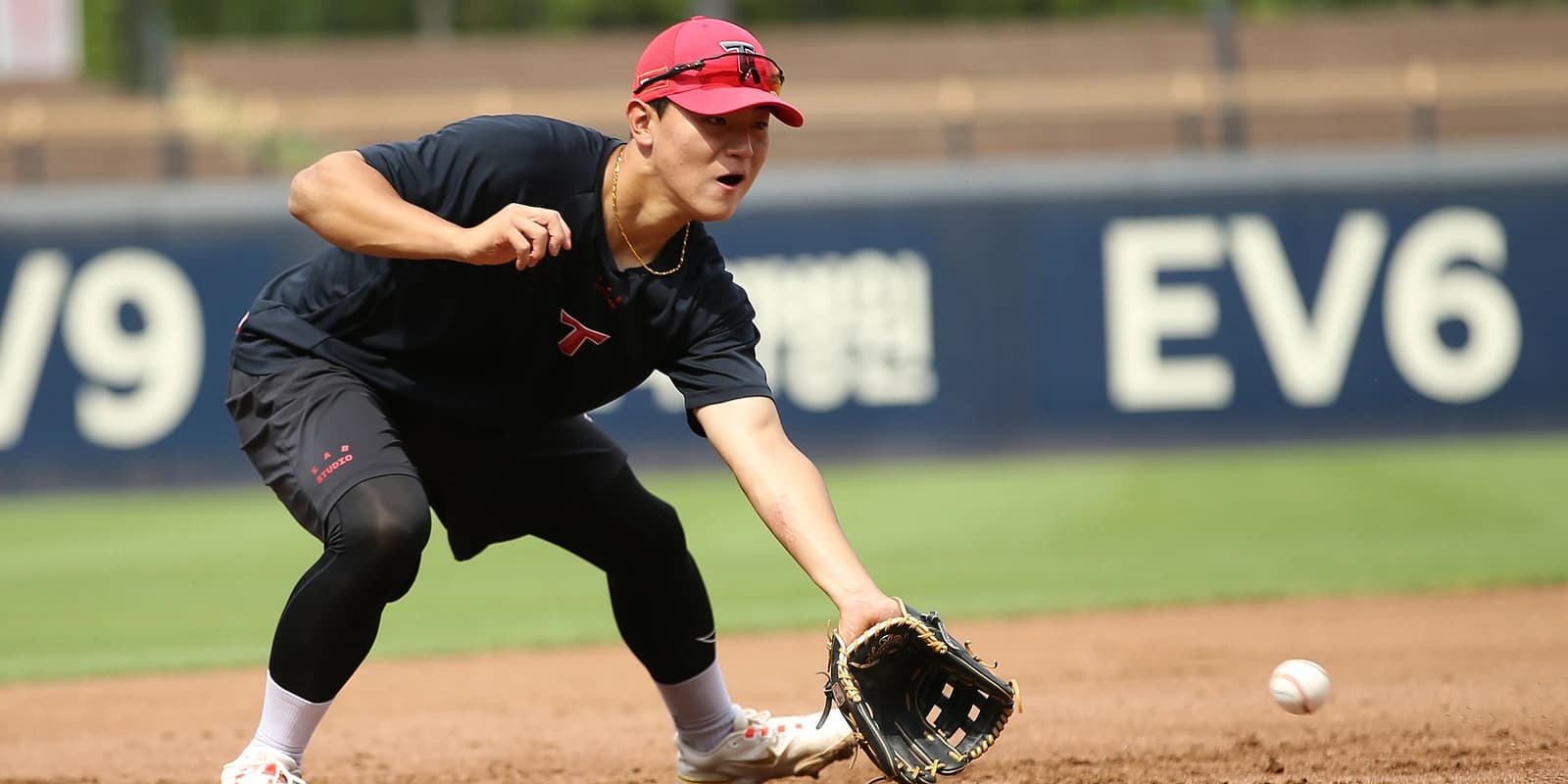 Kim Do-young Missed One Record by a Day and Set Another by Nine, With a Broken Nose in Between