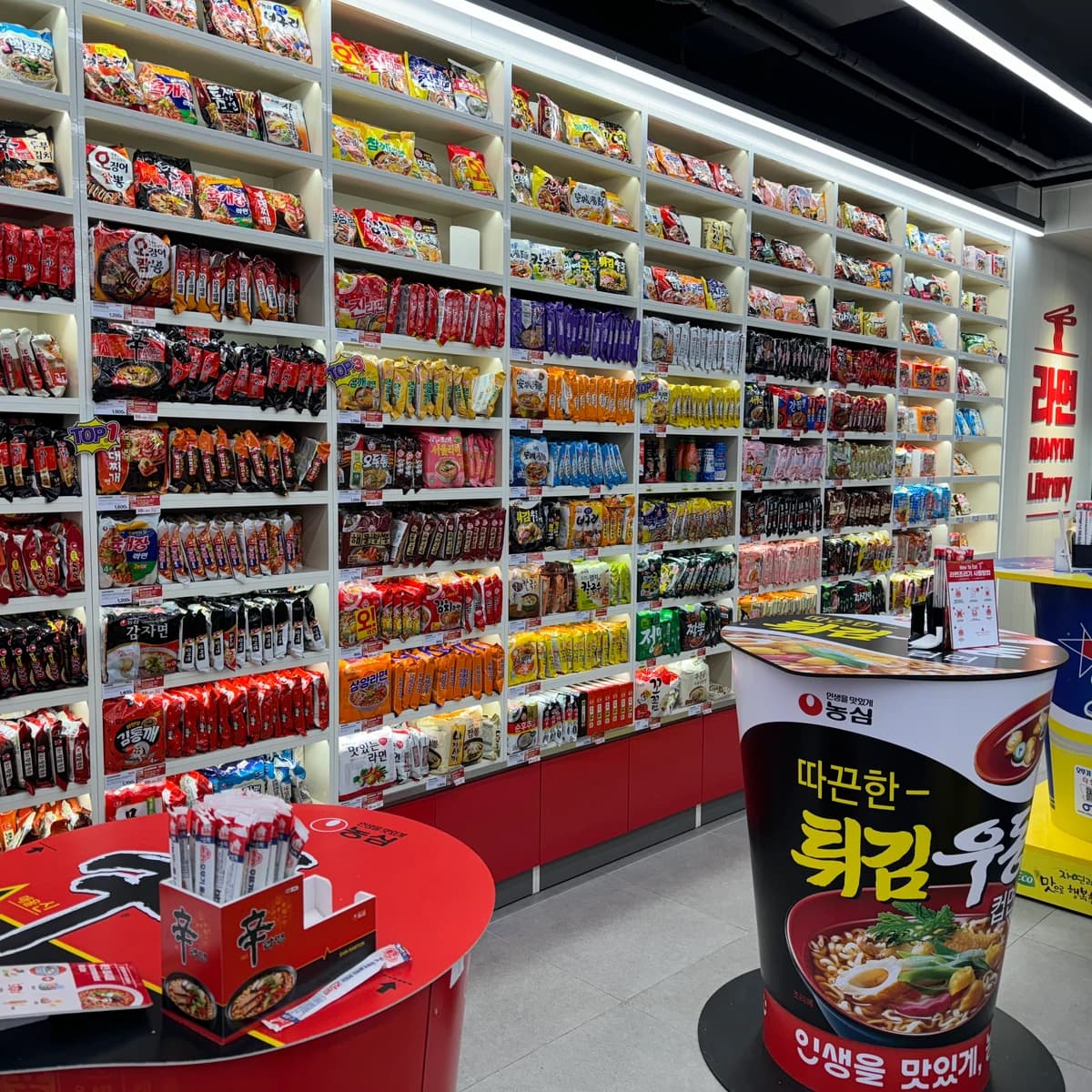 Korean Convenience-Store Food: What to Actually Grab (CU vs GS25 vs 7-Eleven)