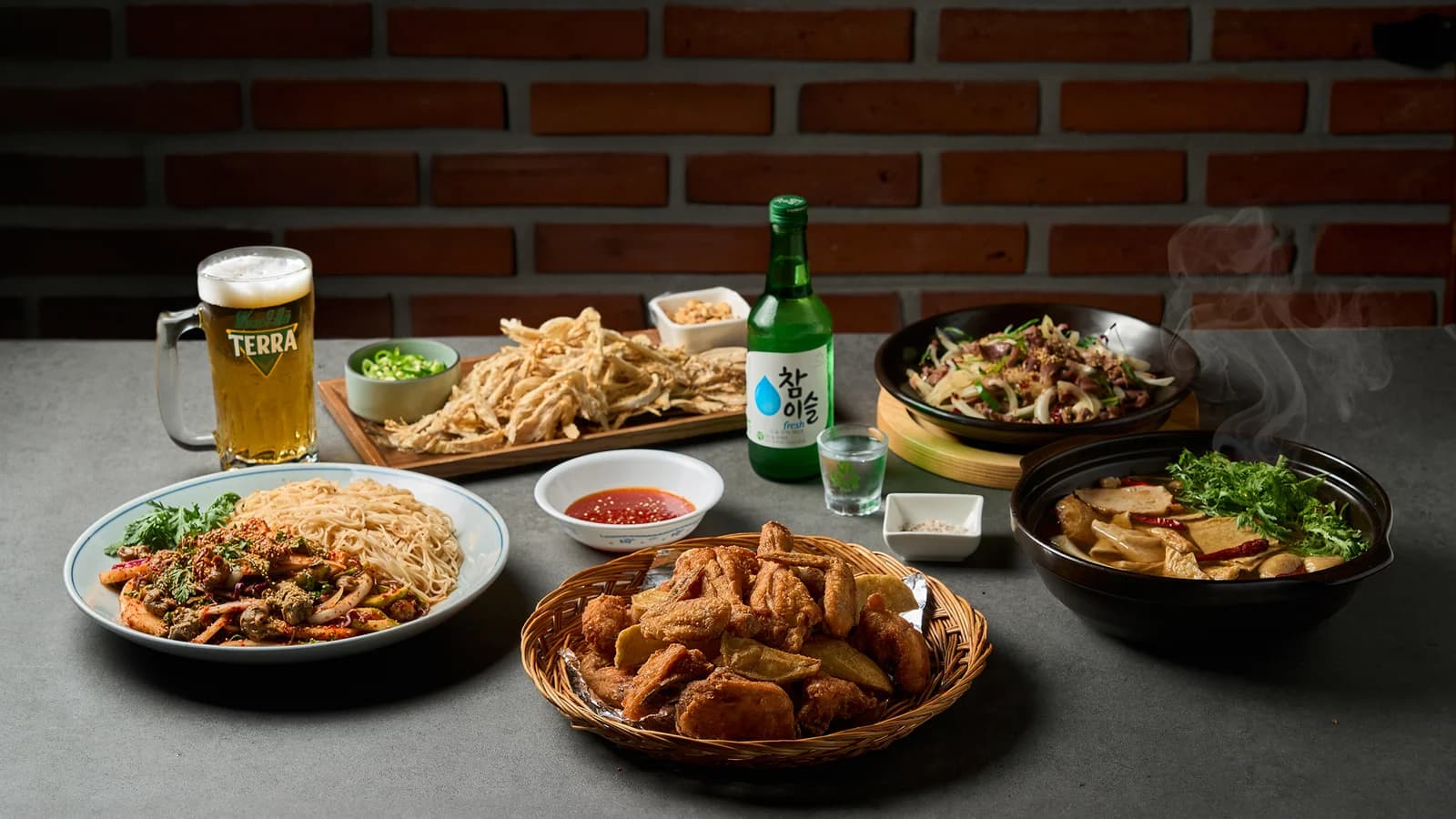 Korean Fried Chicken, Honestly — The Chains, the Styles, and What's Actually Worth It (2026)