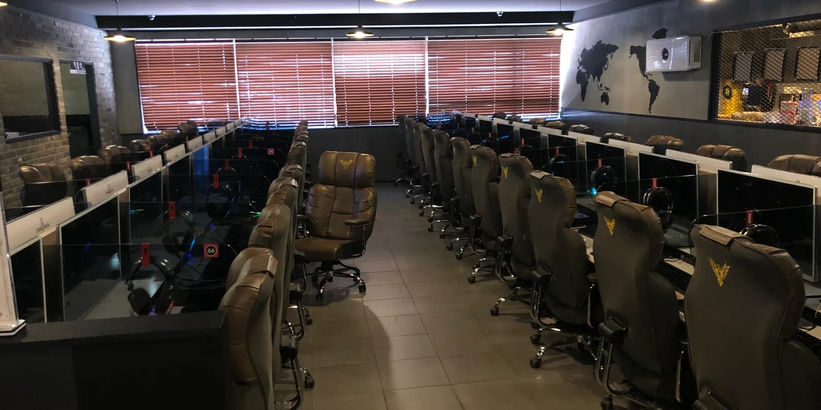 Korea Lost 16,000 PC방 and the Industry Got Bigger: The Gaming Café, Explained
