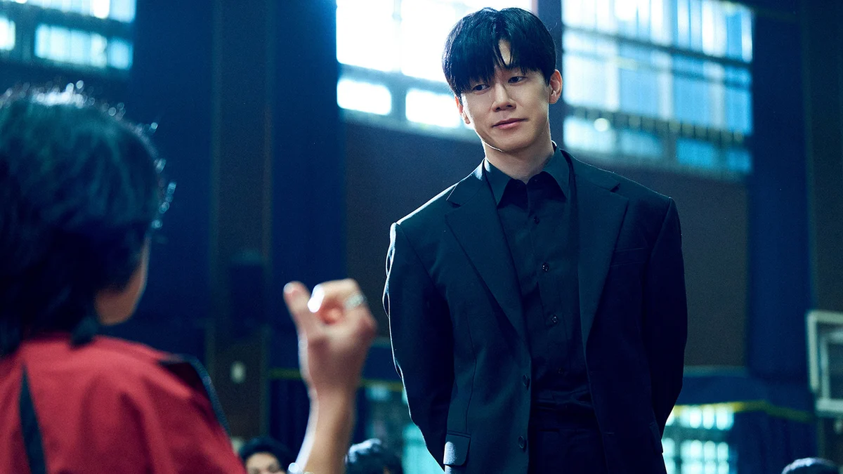 Teach You a Lesson — Lee Sung-min as the minister behind TEAM 교권국 (Netflix)